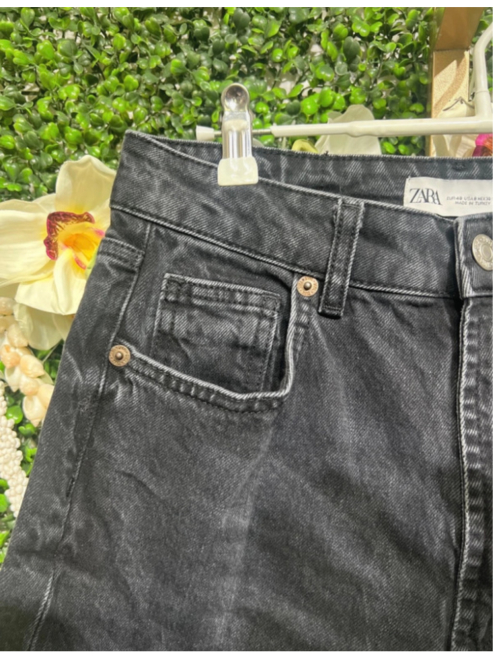 Zara High Rise Washed Black Straight Leg Cropped Denim Jeans size 8 - Picture 3 of 5